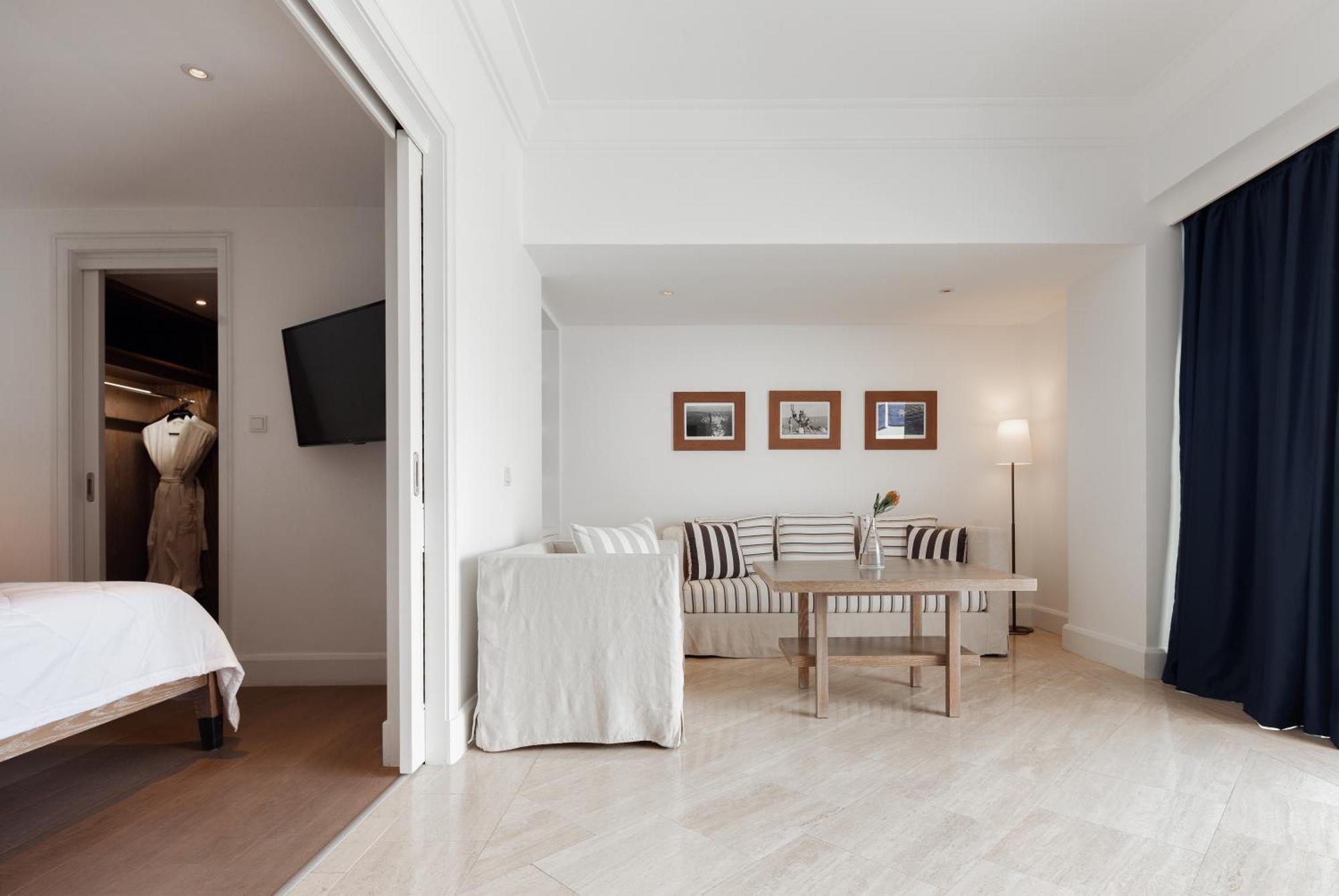 Almyra Hotel Paphos Exterior photo A suite at the hotel